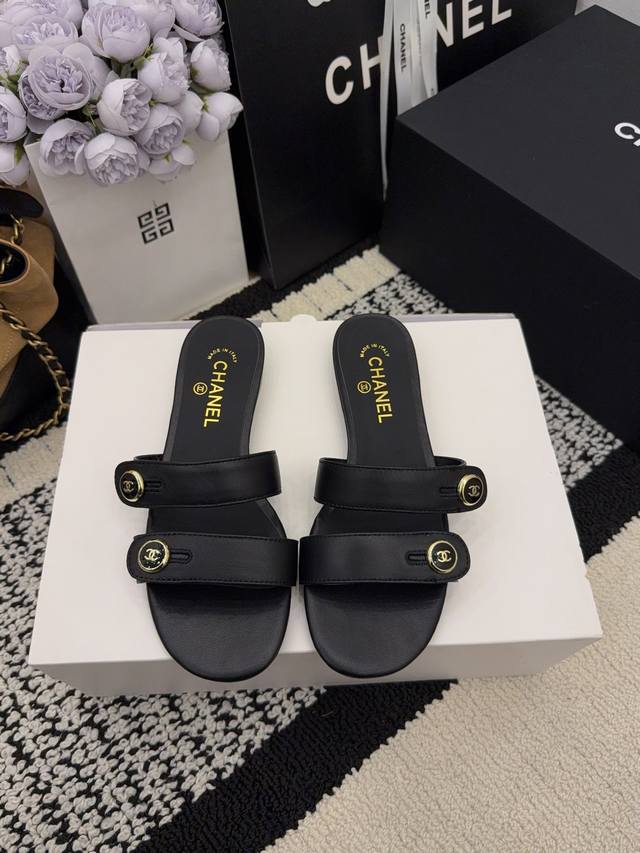 现货发售 *26 专柜 正品级 版本！！ 官方目录： 码数：35、36、37、38、39 34 40 41 需要定做跟客服 沟通 均配有意大利正品包装