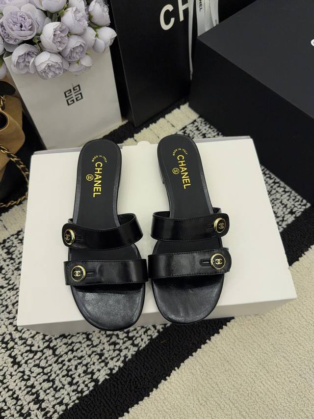 现货发售 *26 专柜 正品级 版本！！ 官方目录： 码数：35、36、37、38、39 34 40 41 需要定做跟客服 沟通 均配有意大利正品包装