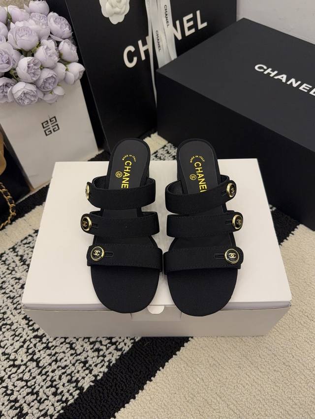 现货发售 *26 专柜 正品级 版本！！ 官方目录： 码数：35、36、37、38、39 34 40 41 需要定做跟客服 沟通 均配有意大利正品包装