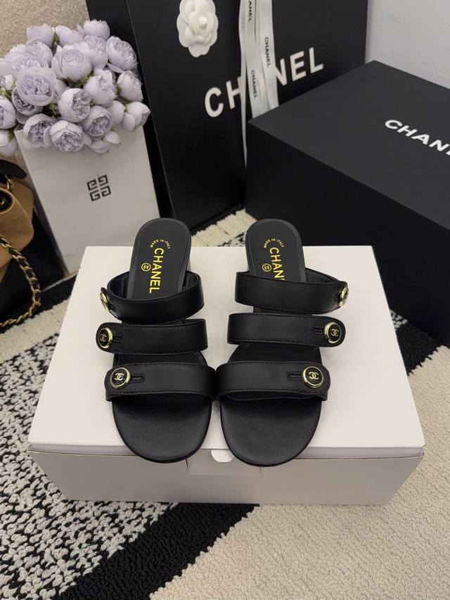 现货发售 *26 专柜 正品级 版本！！ 官方目录： 码数：35、36、37、38、39 34 40 41 需要定做跟客服 沟通 均配有意大利正品包装