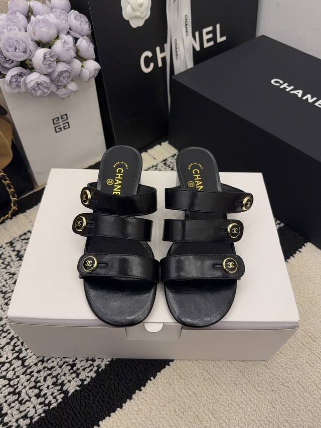 现货发售 *26 专柜 正品级 版本！！ 官方目录： 码数：35、36、37、38、39 34 40 41 需要定做跟客服 沟通 均配有意大利正品包装