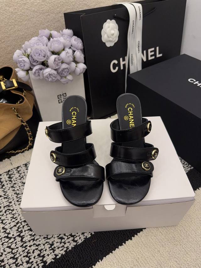 现货发售 *26 专柜 正品级 版本！！ 官方目录： 码数：35、36、37、38、39 34 40 41 需要定做跟客服 沟通 均配有意大利正品包装