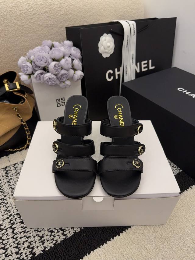 现货发售 *26 专柜 正品级 版本！！ 官方目录： 码数：35、36、37、38、39 34 40 41 需要定做跟客服 沟通 均配有意大利正品包装