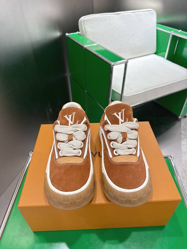 顶级版本 Louis Vuitton路易威登 25Ss走秀新款德训鞋 休闲鞋 原版1：1开发！！上脚非常舒适 奢侈用料，做工精细，中底印有欧洲制造英文字母 鞋面
