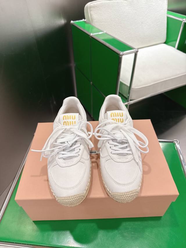 K018 Miu Miu 缪缪 26春夏走秀新款系带德训鞋 休闲鞋 这款系带休闲运动鞋～日常穿着必选 上脚超级好看舒适 经典百搭的绝绝子单品 Size：#35-