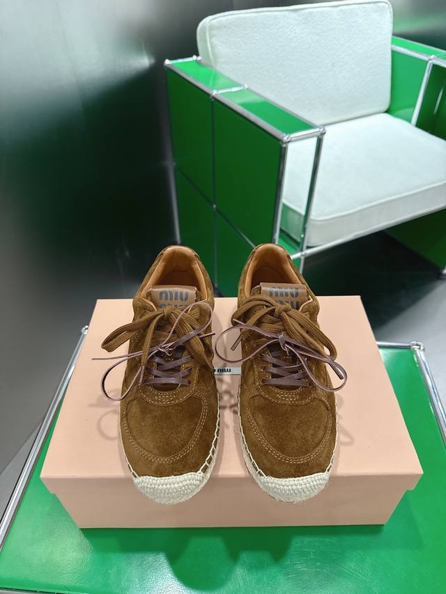 K018 Miu Miu 缪缪 26春夏走秀新款系带德训鞋 休闲鞋 这款系带休闲运动鞋～日常穿着必选 上脚超级好看舒适 经典百搭的绝绝子单品 Size：#35-