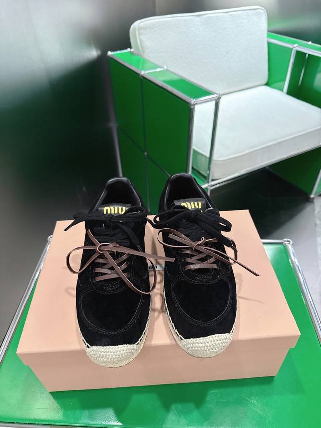 K018 Miu Miu 缪缪 26春夏走秀新款系带德训鞋 休闲鞋 这款系带休闲运动鞋～日常穿着必选 上脚超级好看舒适 经典百搭的绝绝子单品 Size：#35-