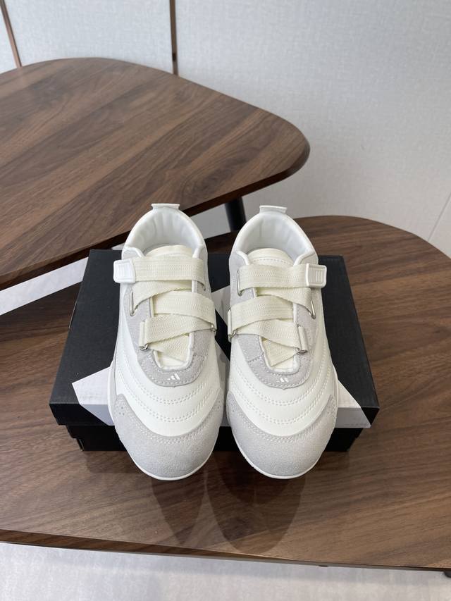 阿迪达斯 Adidas Fos Urban Reverie 时尚潮流 城市机能 芭蕾风薄 生活休闲鞋！ 该款 Urban Reverie 机能薄底先锋运动鞋，搭