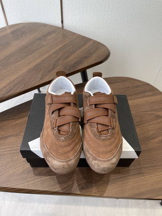 阿迪达斯 Adidas Fos Urban Reverie 时尚潮流 城市机能 芭蕾风薄 生活休闲鞋！ 该款 Urban Reverie 机能薄底先锋运动鞋，搭