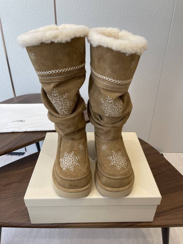 短靴 高靴 雪地靴 主推款 易搭配 Unfolio精品 高丝光牛反绒皮面 流苏设计 几万针刺绣雪花 图案 内里羊毛 小众设计师25发布会新款 面料选用 高丝光牛