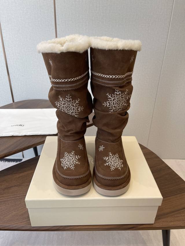短靴 高靴 雪地靴 主推款 易搭配 Unfolio精品 高丝光牛反绒皮面 流苏设计 几万针刺绣雪花 图案 内里羊毛 小众设计师25发布会新款 面料选用 高丝光牛
