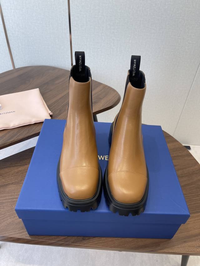 莞产Sw 新款5050Soho粗跟厚底短靴！Sw这个就是5050长靴的配方呀，摇身一变，变成短款了，舒适度，百搭度都很不错 和长靴一样一样 变短了而已 哈哈哈，