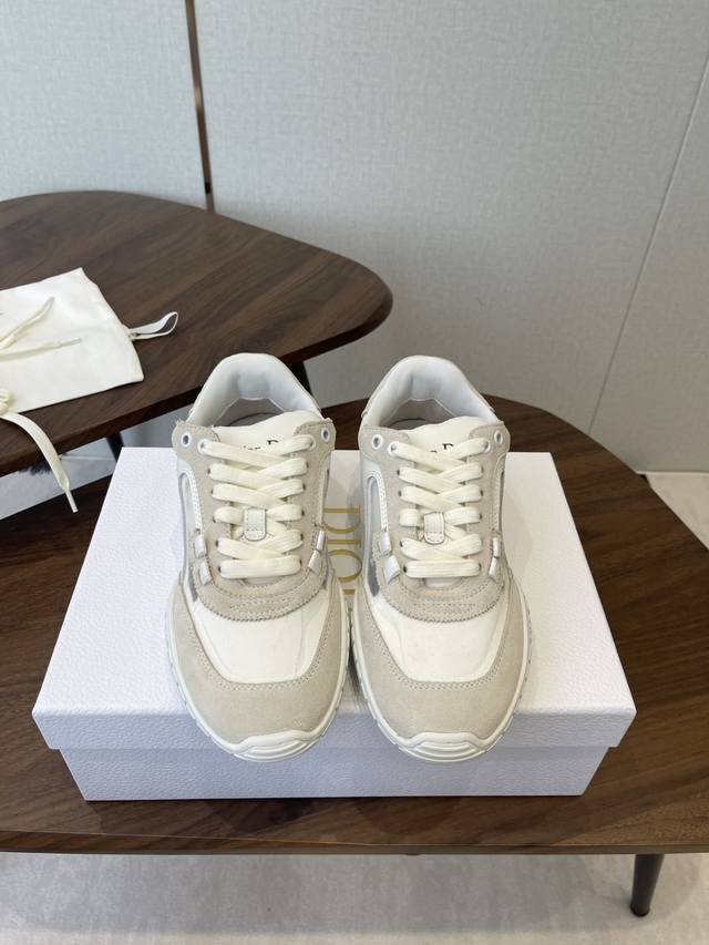 Dior 迪奥 26春夏新款 情侣 休闲鞋 德训鞋 鞋面采用麂皮和网面拼接 精心制作，正面饰以同色调绒面牛皮革镶片， 系带设计，穿脱方便，底厚显高显瘦小能手 既