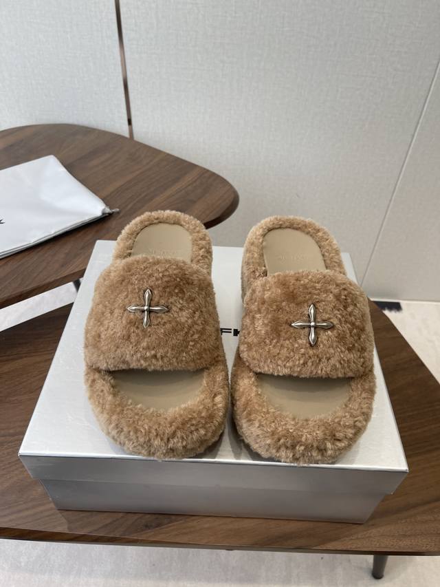 Smfk 25Ss 秋冬 新品 厚底 毛毛拖鞋 有点野性有点个性，这一季的Smfk真的让人心动不已，毛拖简直直击内心！超级炫酷，家人们沙漠战神快Get起来 鞋面