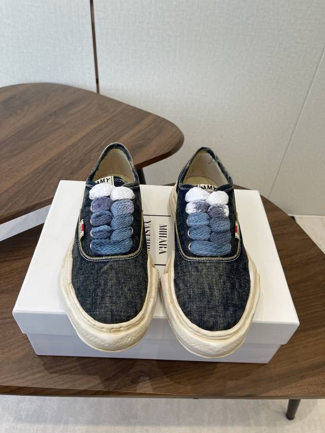 三原康裕Mmy溶解鞋 情侣款 复古 做旧 水洗重工艺溶解鞋 把复古潮魂焊在脚上 一眼封神的旧 潮感 水洗牛仔布像浸过十年时光，褪色纹理自带Vintage滤镜；溶