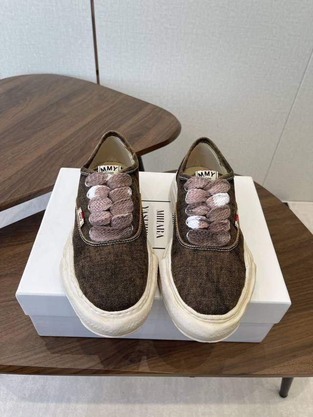 三原康裕Mmy溶解鞋 情侣款 复古 做旧 水洗重工艺溶解鞋 把复古潮魂焊在脚上 一眼封神的旧 潮感 水洗牛仔布像浸过十年时光，褪色纹理自带Vintage滤镜；溶