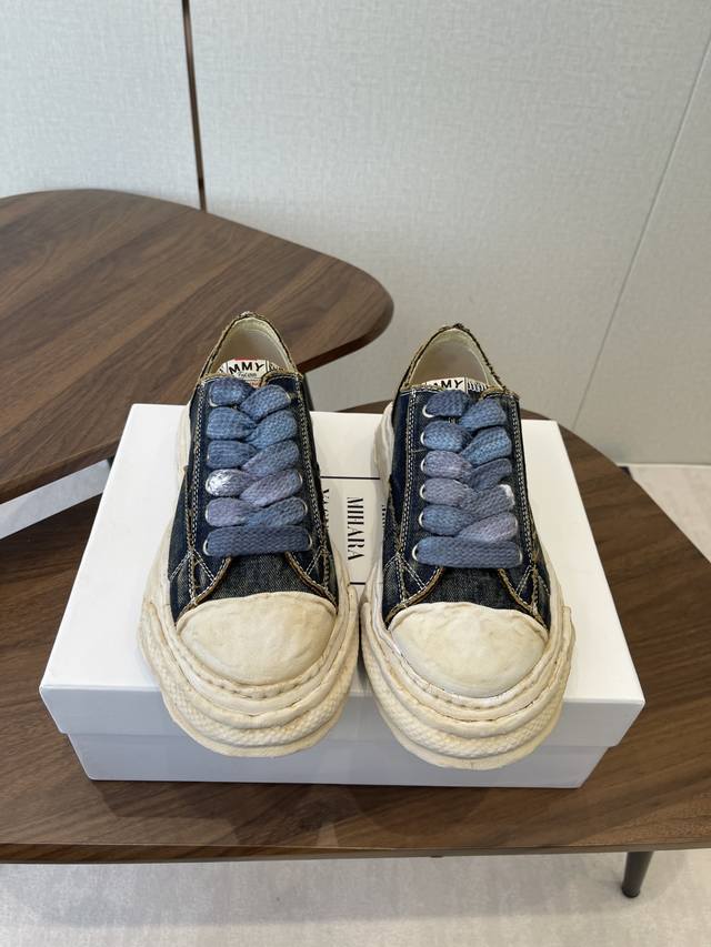 三原康裕Mmy溶解鞋 情侣款 复古 做旧 水洗重工艺溶解鞋 把复古潮魂焊在脚上 一眼封神的旧 潮感 水洗牛仔布像浸过十年时光，褪色纹理自带Vintage滤镜；溶