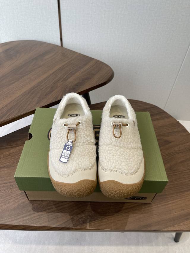 Keen Howser 3 Slide 户外舒适露营 防滑耐磨 低帮 生活休闲鞋。 舒适的一脚蹬设计，由原来的家居混合鞋再次更新前掌宽敞的空间，让脚趾伸展造型简