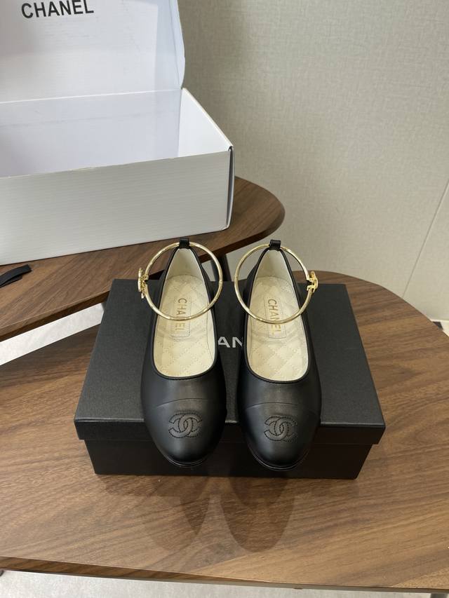 官网同步盒包装 Chanel 25Ss 春夏系列 玛丽珍 芭蕾舞鞋 非常火的大双C设计手工车线非常耗时耗力 独特大底双拼做法 玫红色底贴让你不经意露出亮点大底车