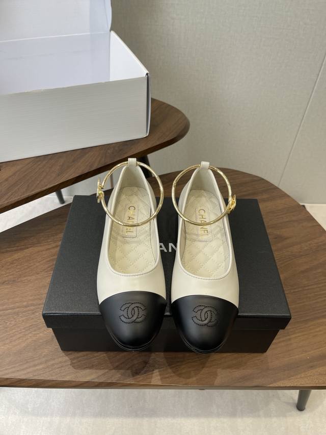 官网同步盒包装 Chanel 25Ss 春夏系列 玛丽珍 芭蕾舞鞋 非常火的大双C设计手工车线非常耗时耗力 独特大底双拼做法 玫红色底贴让你不经意露出亮点大底车