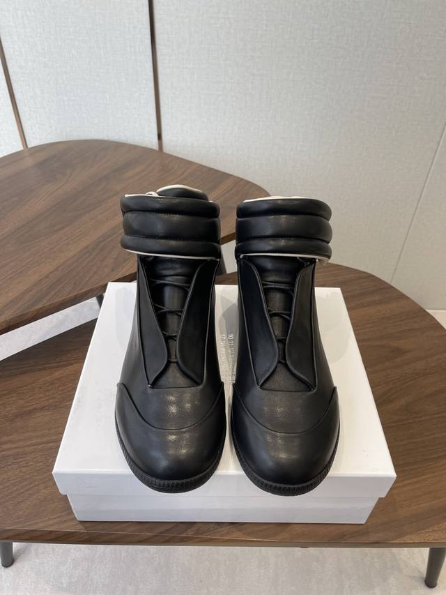 男款10Maison Margiela 25秋冬 情侣款 高帮休闲鞋 德训鞋 各大博都主有荐推的 永不褪色的休闲鞋 绝对人手入必的德训鞋 完美大货，越看单简细越