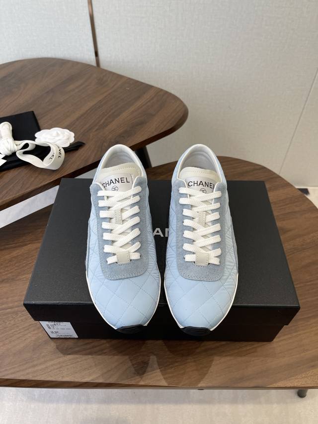 Chanel香奈儿菱格纹德训鞋 网球鞋 休闲 运动鞋 原版购入开发 做货 小香最新隐藏款网球鞋软菱格纹 柔软小羊皮配搭大鞋舌和经典双C Logo满满的复古感又是
