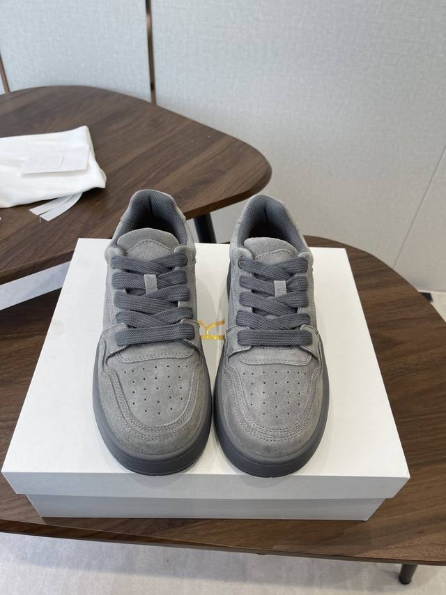 莞产The Row 25秋冬秀款 厚底 滑板 休闲 小白鞋 简单 舒服 干净 轻盈的设计风格 太好看了爱死了 贝壳浅口设计 复古的感觉 特别好看 Size：35