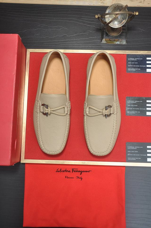 出厂价p Ferragamo 菲拉格幕 专柜最新款 原版进口开边上乘牛皮手工编织成+进口牛里+原版奢华金属扣+原版组合大底 对比无压力 38--44