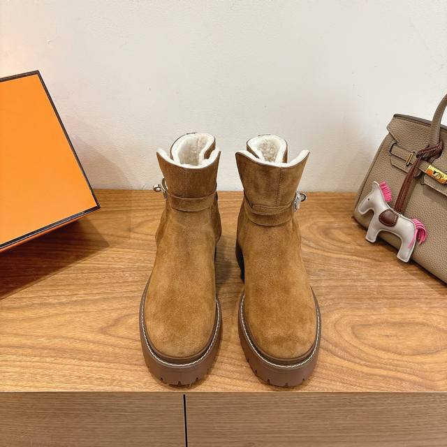 Hermes Fw25New Arrival～ H家2025秋冬 短靴 进口皮料羊京材质，内里羊羔毛超Nice 方头版型调整多次才完美出货，独家首发，实物均实拍