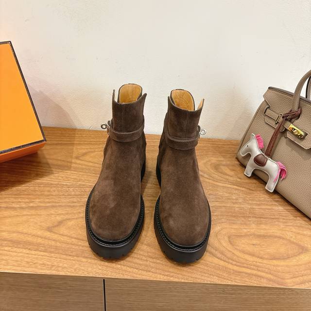 Hermes Fw25New Arrival～ H家2025秋冬 短靴 进口皮料羊京材质，超Nice 方头版型调整多次才完美出货，独家首发，实物均实拍！无比舒适