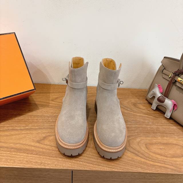 Hermes Fw25New Arrival～ H家2025秋冬 短靴 进口皮料羊京材质，超Nice 方头版型调整多次才完美出货，独家首发，实物均实拍！无比舒适