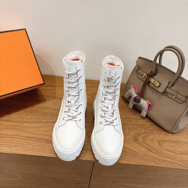 Hermes Fw25New Arrival～ H家2025秋冬 短靴 进口皮料羊京材质，超Nice 方头版型调整多次才完美出货，独家首发，实物均实拍！无比舒适