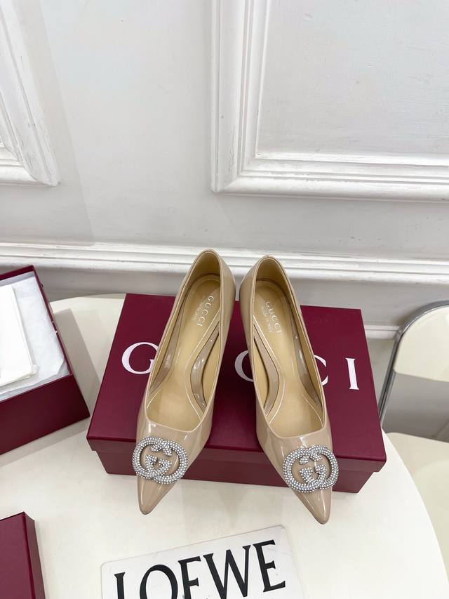 Gucci 古驰 25 G家 主打系列终于面世，狠货值得期待！原有的经典 创造新设计 Bs新款 经典双G水钻尖头高跟鞋 代购级别！高级感十足！国内外博主刷爆的一