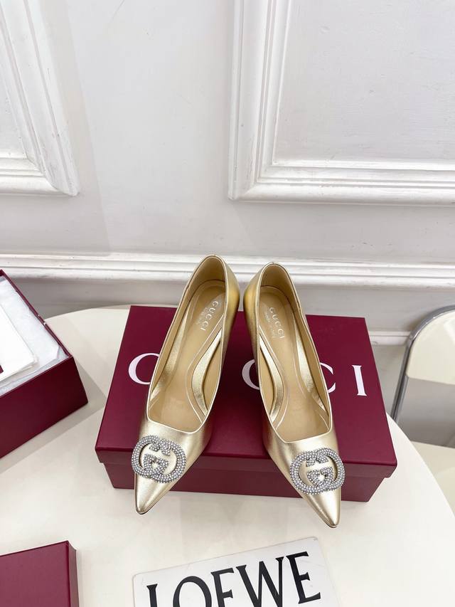 Gucci 古驰 25 G家 主打系列终于面世，狠货值得期待！原有的经典 创造新设计 Bs新款 经典双G水钻尖头高跟鞋 代购级别！高级感十足！国内外博主刷爆的一