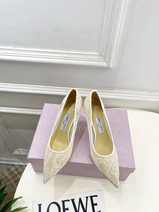 Jimmychoo吉米周 25Ss 2025Ss新品 专柜最新 经典蕾丝尖头高跟鞋 名媛气质款 上脚超级舒适的一款鞋，历久弥新，时髦魅力始于足下，悦享羡慕眼光，