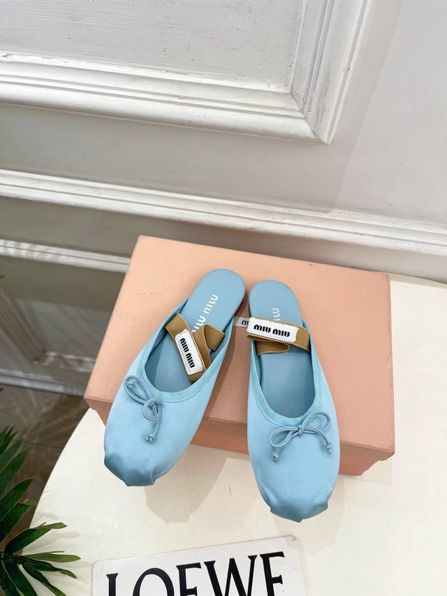 Miu Miu 缪缪 25 2025秋冬新品 专柜主打最新走秀款 经典蝴蝶结微标弹力带半拖鞋 火爆上新！ Bs缪家高货 顶级工艺打造精品质感 无敌舒适 绝对是一