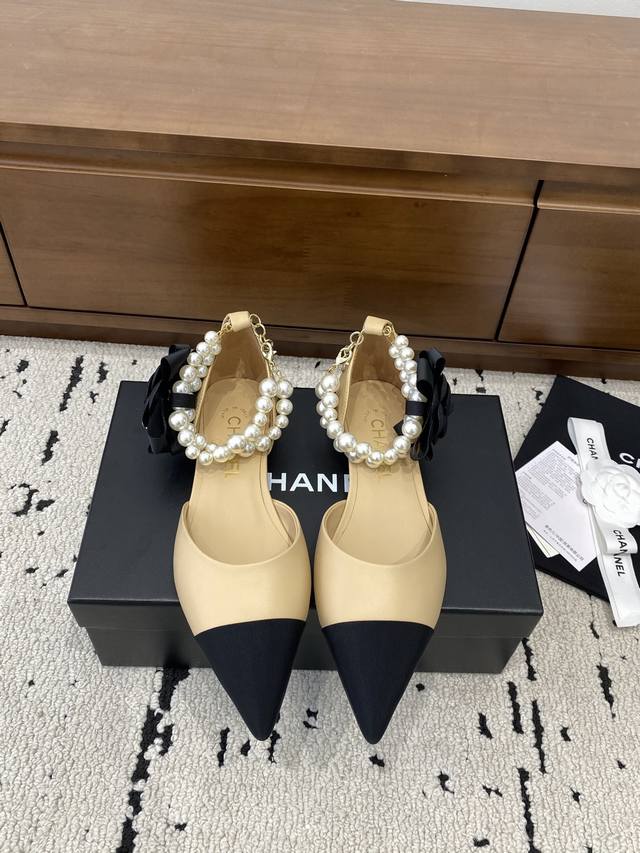 高版本 Chanel2025秋冬新款，玛丽珍皮面 香奈儿小香C家 平底经典双珍珠单鞋 舒适芭蕾舞鞋 走秀高级成衣定制，简约又不失甜美俏皮 纯色面料清爽易搭 搭扣