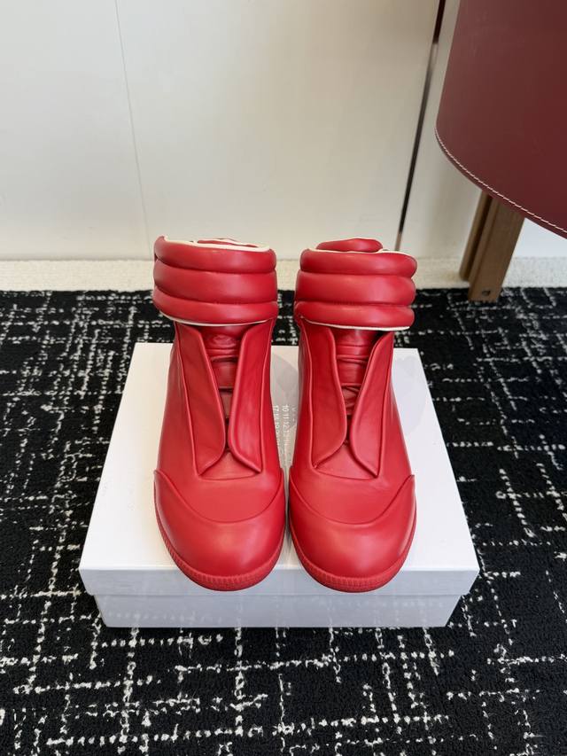 代购级 Maison Margiela 25秋冬 情侣款 高帮休闲鞋 德训鞋 各大博都主有荐推的 永不褪色的休闲鞋 绝对人手入必的德训鞋 完美大货，越看单简细越