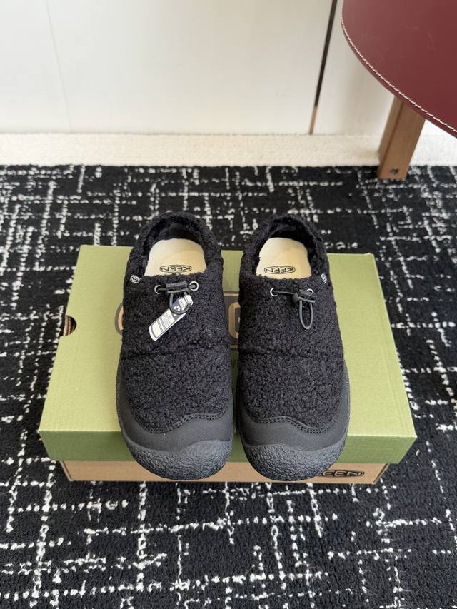 代购级 Keen Howser 3 Slide 户外舒适露营 防滑耐磨 低帮 生活休闲鞋。 舒适的一脚蹬设计，由原来的家居混合鞋再次更新前掌宽敞的空间，让脚趾伸