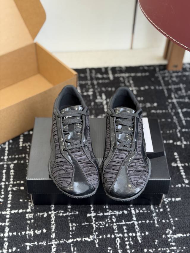 代购级 puma 25Ss 秋冬 休闲鞋 德训鞋 时尚与运动的完美融合 无疑是一次时尚与运动的激情碰撞！ 这个独特 的时尚视野与彪马的运动传统完美结合，为您带来