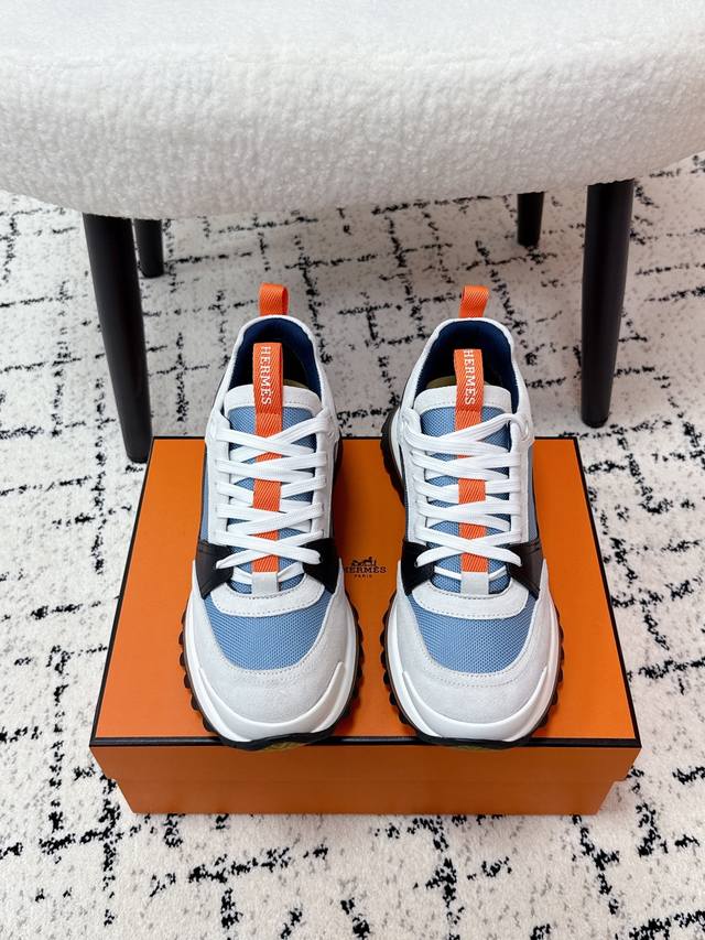 男款 Hermes爱马仕 25 Leader 新款 男款 圆头系带 低帮 运动 休闲鞋 同步专柜上新.鞋子的每一个细节都特别用心，相当惹眼，雅致的拼接元素，凸显