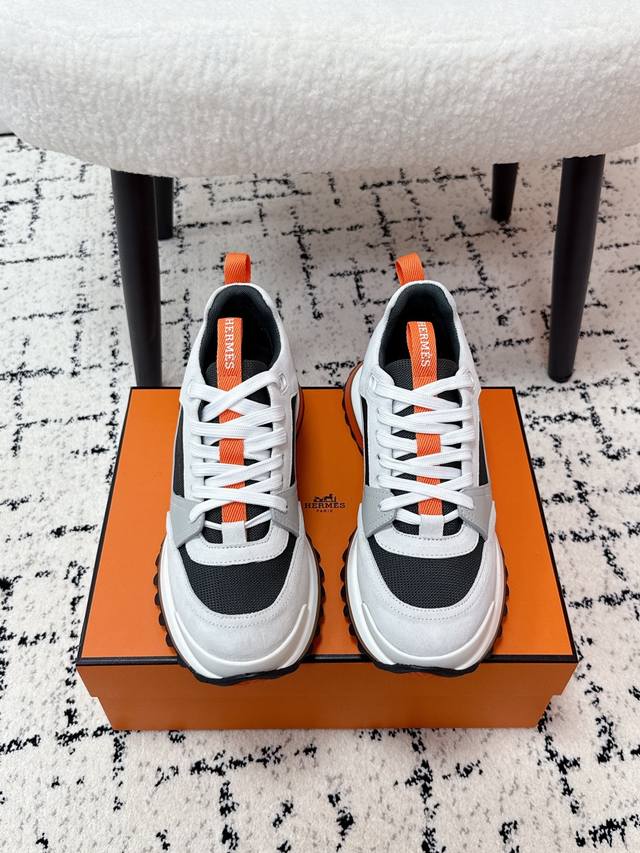 男款 Hermes爱马仕 25 Leader 新款 男款 圆头系带 低帮 运动 休闲鞋 同步专柜上新.鞋子的每一个细节都特别用心，相当惹眼，雅致的拼接元素，凸显