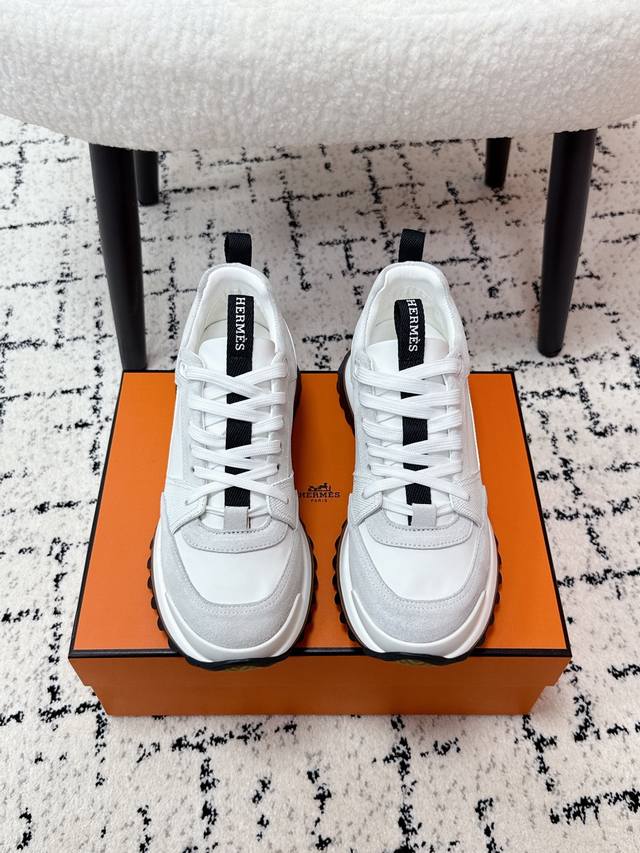 男款 Hermes爱马仕 25 Leader 新款 男款 圆头系带 低帮 运动 休闲鞋 同步专柜上新.鞋子的每一个细节都特别用心，相当惹眼，雅致的拼接元素，凸显