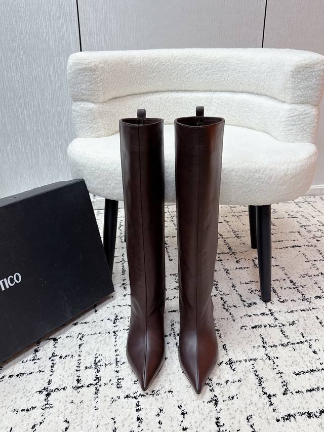 The Attico 小众潮牌 25 Ss秋冬新品时髦直筒尖头高跟长靴 超高品味单品 搭配一切衣服都好看的一双靴 太绝了 原版1W购入 完美还原 太绝了 视觉盛