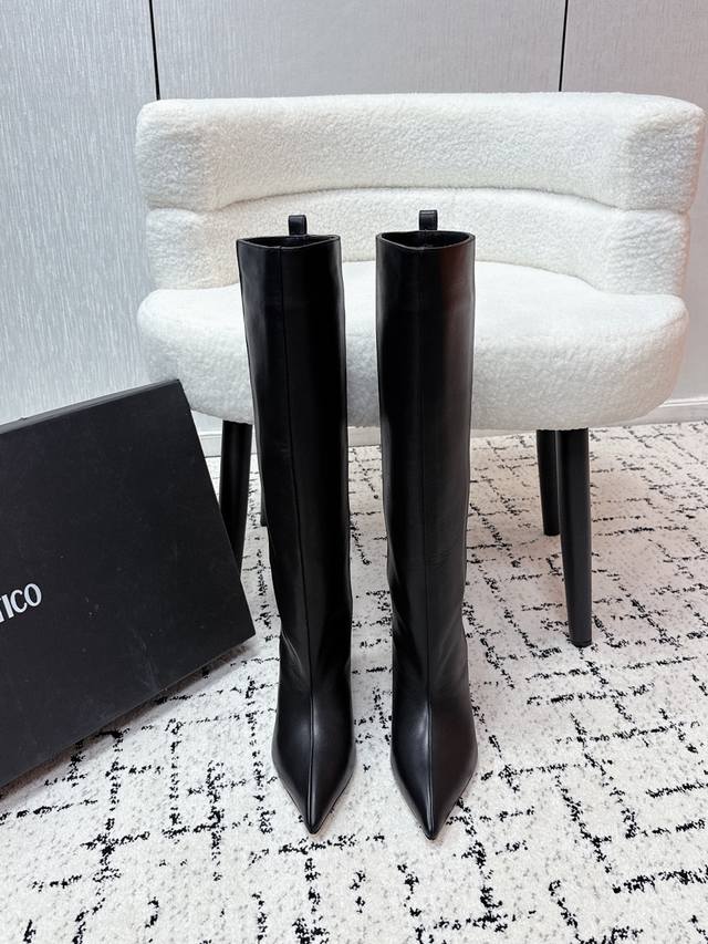 The Attico 小众潮牌 25 Ss秋冬新品时髦直筒尖头高跟长靴 超高品味单品 搭配一切衣服都好看的一双靴 太绝了 原版1W购入 完美还原 太绝了 视觉盛