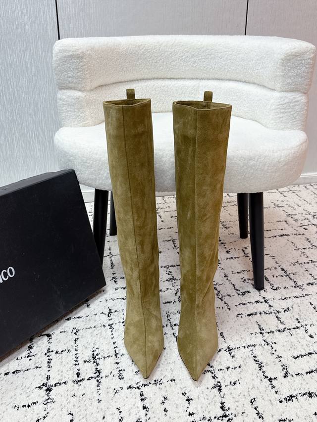 The Attico 小众潮牌 25 Ss秋冬新品时髦直筒尖头高跟长靴 超高品味单品 搭配一切衣服都好看的一双靴 太绝了 原版1W购入 完美还原 太绝了 视觉盛