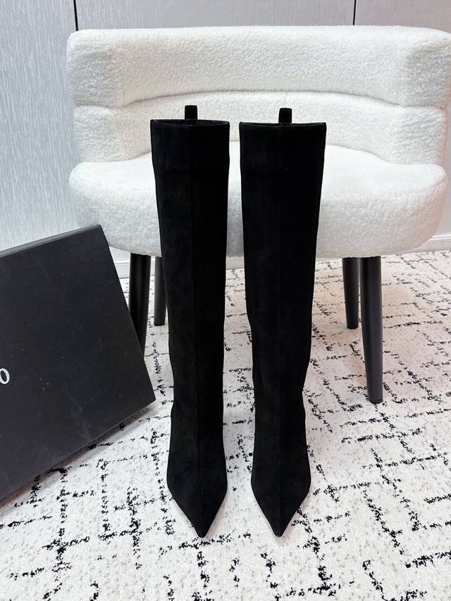 The Attico 小众潮牌 25 Ss秋冬新品时髦直筒尖头高跟长靴 超高品味单品 搭配一切衣服都好看的一双靴 太绝了 原版1W购入 完美还原 太绝了 视觉盛