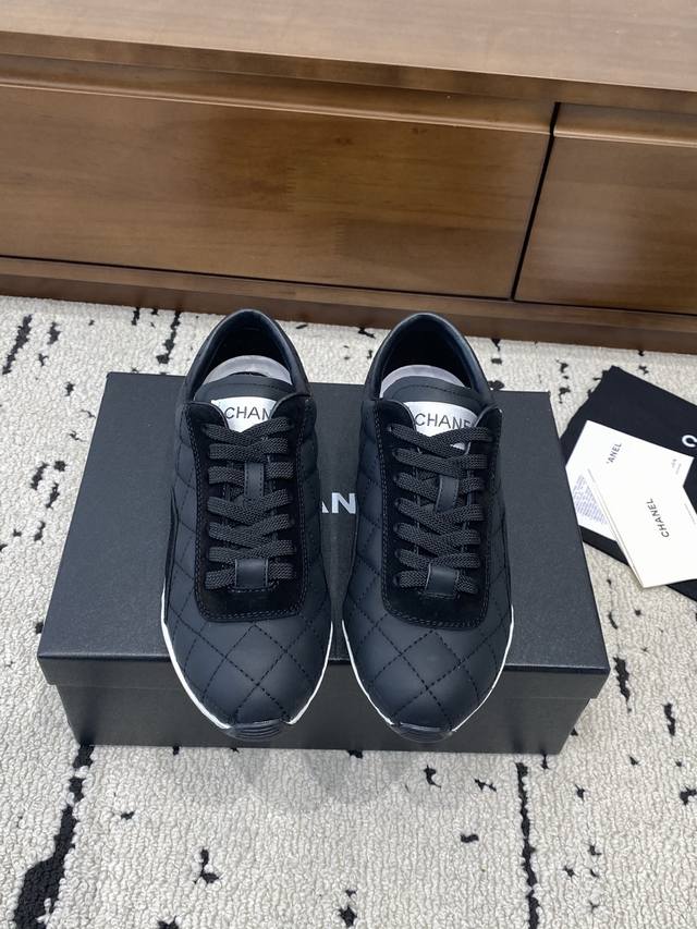 高版本 2025小香 本季秋冬季必备单品！！ 香奈儿秋冬重工爆款 小红书力推款，怎么搭配都好看，时髦精必备，香奈儿女士钟爱简约又难以抗拒系搭配展现与众不同的穿搭