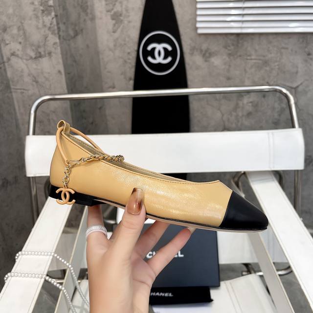 小香爆款春夏链条珍珠脚环玛丽珍芭蕾舞单鞋走秀款 原版一比一开模五金扣工能设计，穿皮条脚环装饰可自行装卸链条穿皮条工艺，小香双C和山茶花金属扣装饰点缀，超美芭蕾舞