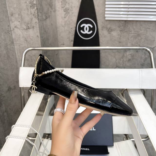 小香爆款春夏链条珍珠脚环玛丽珍芭蕾舞单鞋走秀款 原版一比一开模五金扣工能设计，穿皮条脚环装饰可自行装卸链条穿皮条工艺，小香双C和山茶花金属扣装饰点缀，超美芭蕾舞